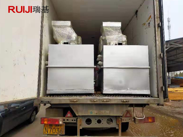 全自動加藥裝置發(fā)貨湖南.jpg